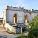 Una villa in pietra che sembra un piccolo castello